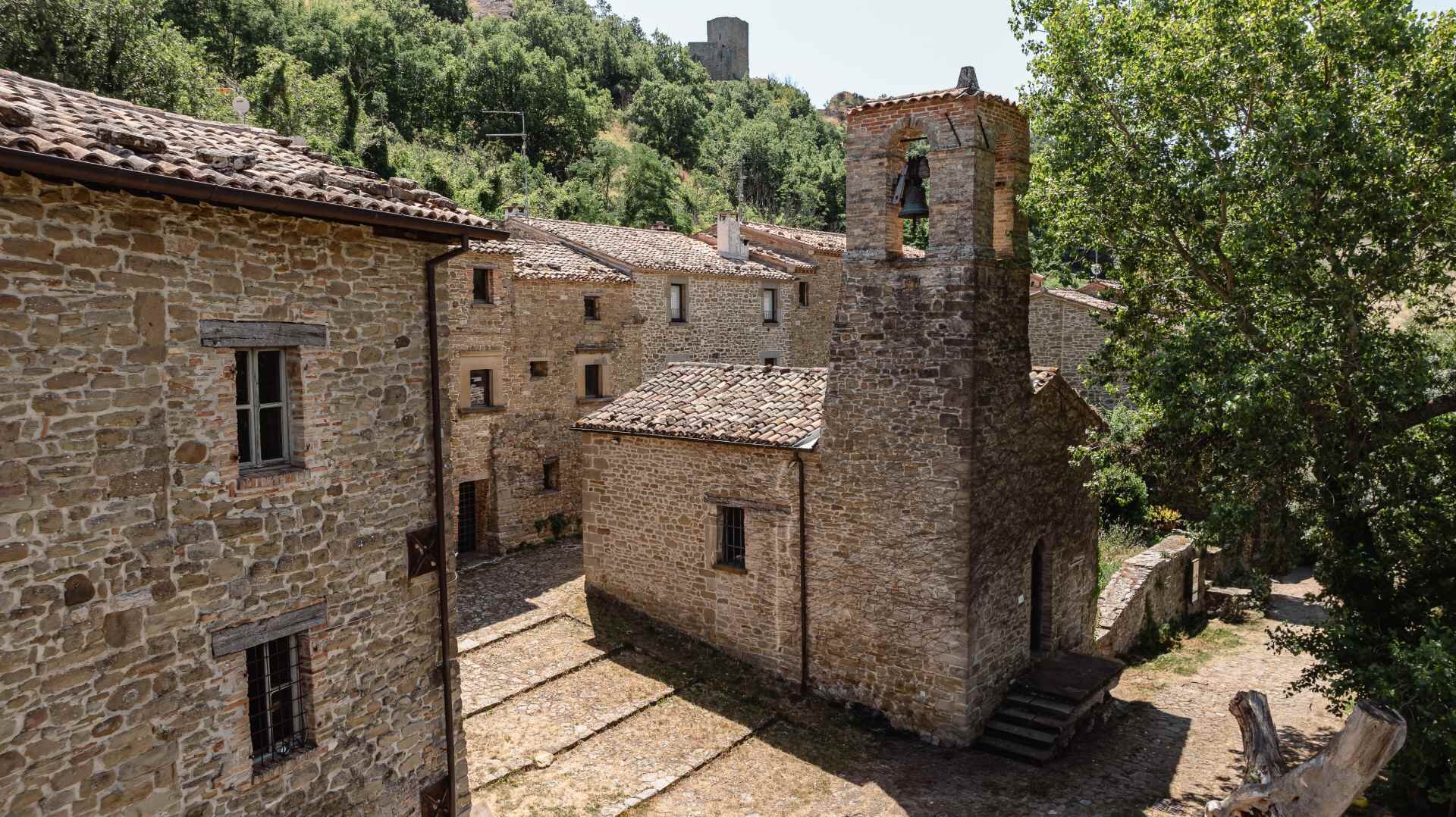 Borgo di Pietrarubbia, Marche | © Gianluca Maroccini