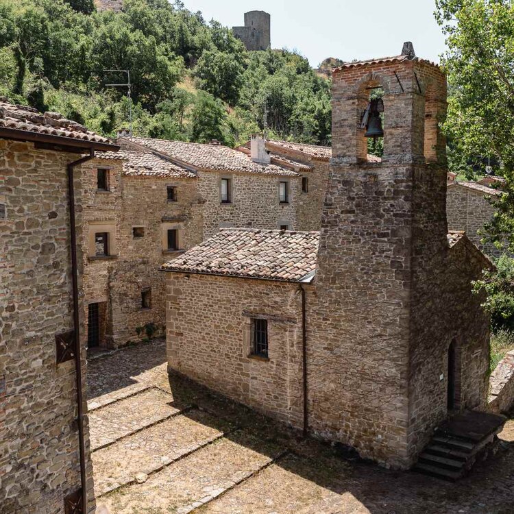 Borgo di Pietrarubbia, Marche | © Gianluca Maroccini